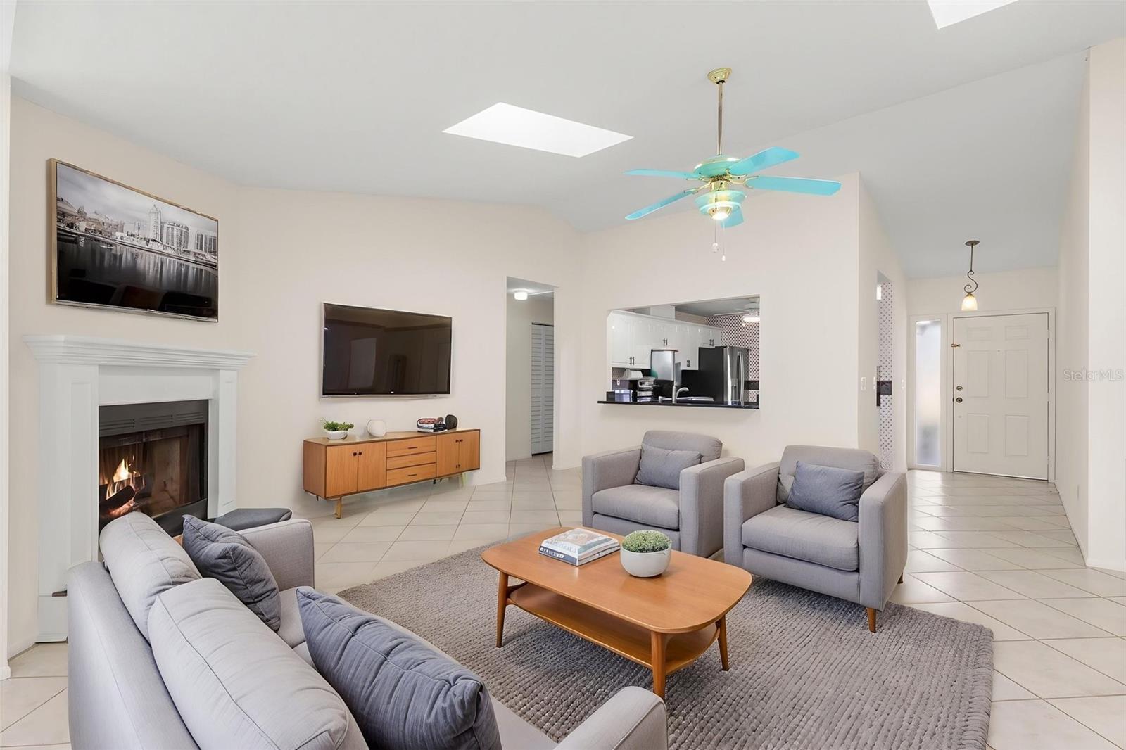 Image 4 of 50 For 523 Padua Circle Ne