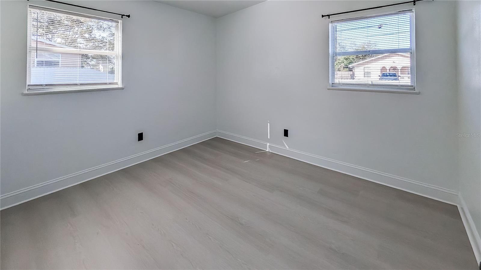 Image 11 of 21 For 831 Woodlawn Street