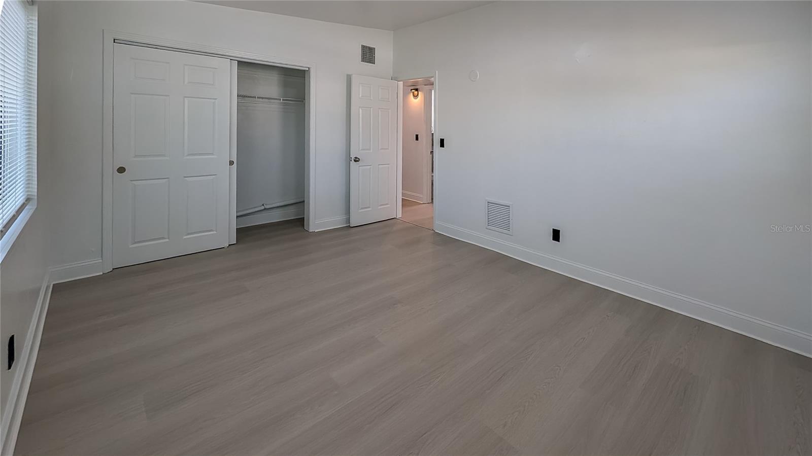 Image 12 of 21 For 831 Woodlawn Street