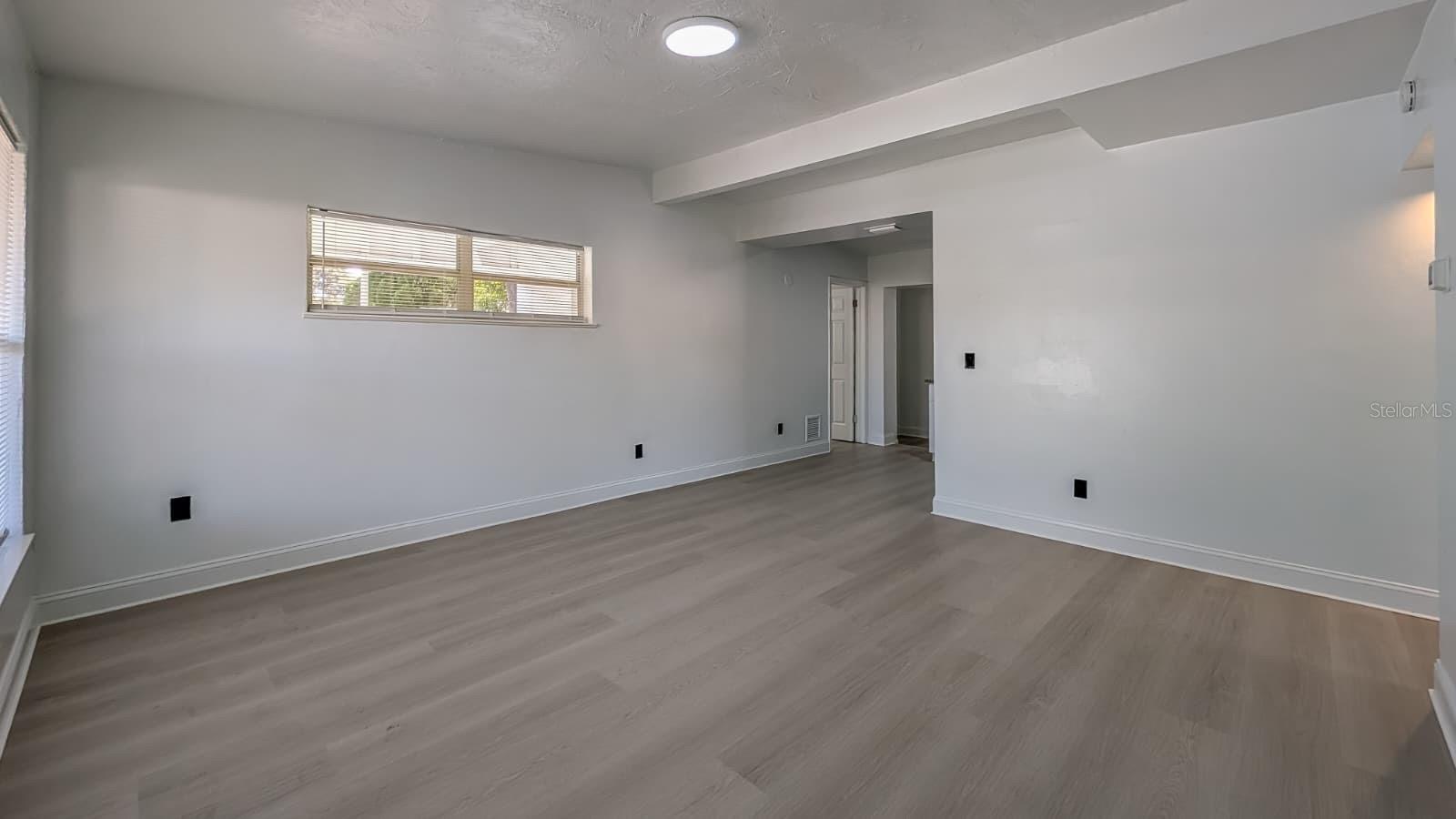 Image 13 of 21 For 831 Woodlawn Street