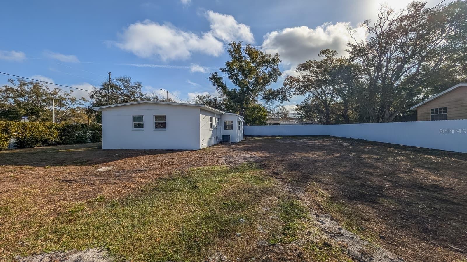 Image 19 of 21 For 831 Woodlawn Street