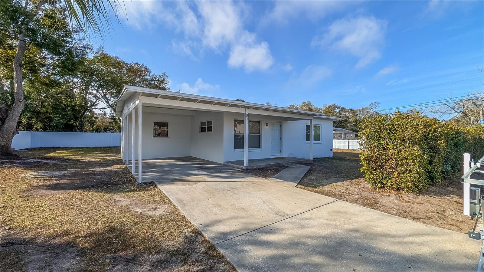 Image 2 of 21 For 831 Woodlawn Street