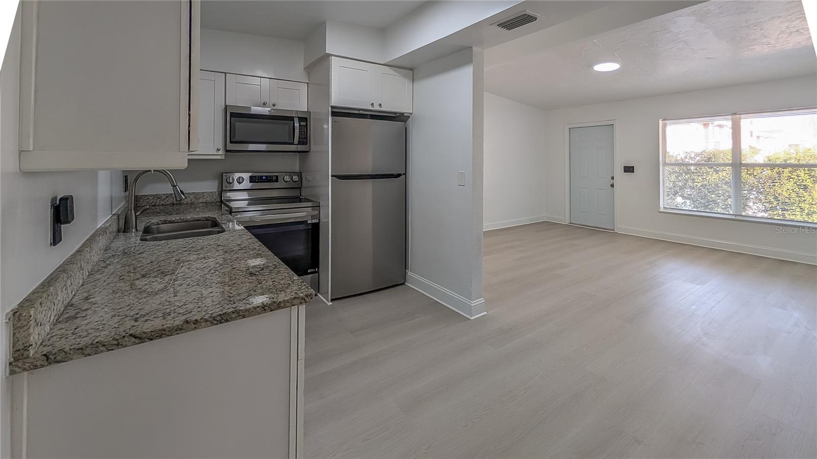 Image 7 of 21 For 831 Woodlawn Street