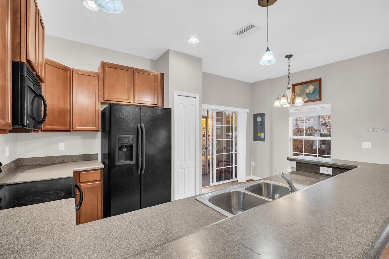 Listing photo id 9 for 1943 Greenwood Valley Drive