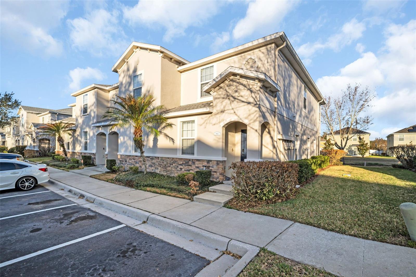 Listing photo id 0 for 1943 Greenwood Valley Drive