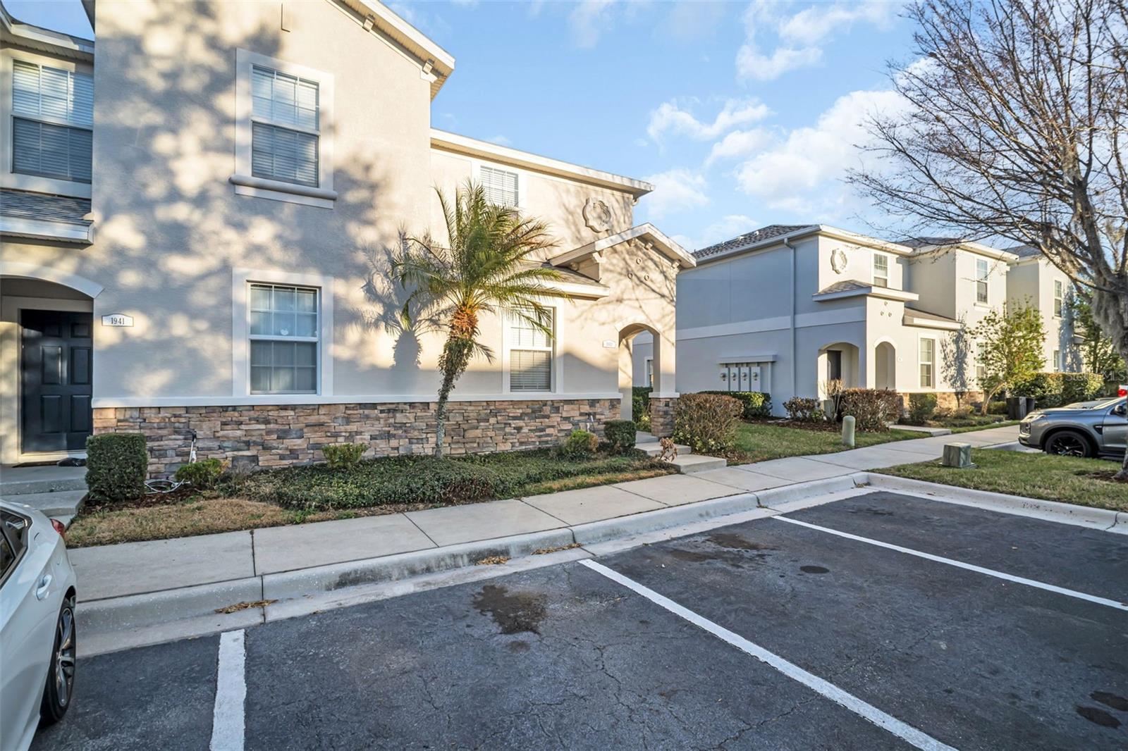 Listing photo id 1 for 1943 Greenwood Valley Drive