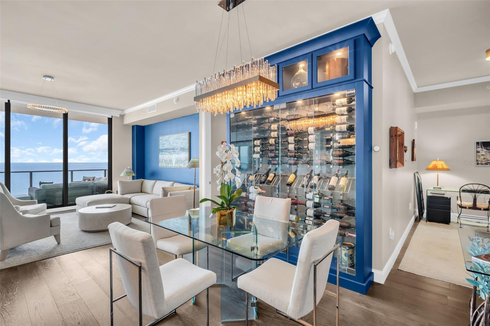 Listing photo id 9 for 100 1st Avenue N 3404