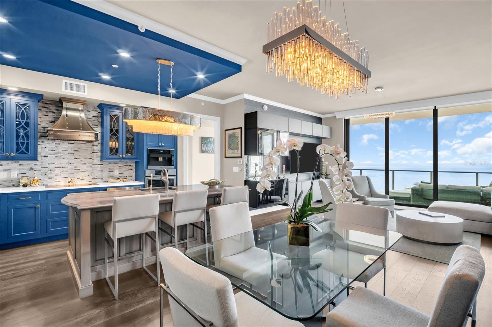 Listing photo id 11 for 100 1st Avenue N 3404