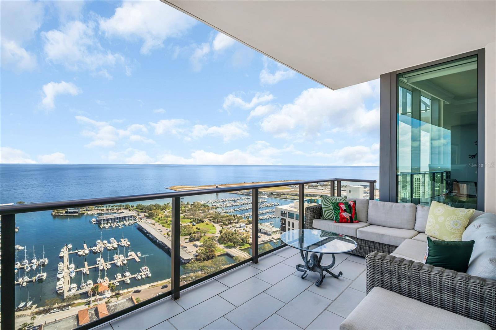 Listing photo id 21 for 100 1st Avenue N 3404