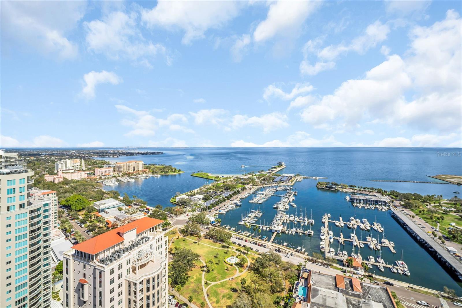 Listing photo id 23 for 100 1st Avenue N 3404