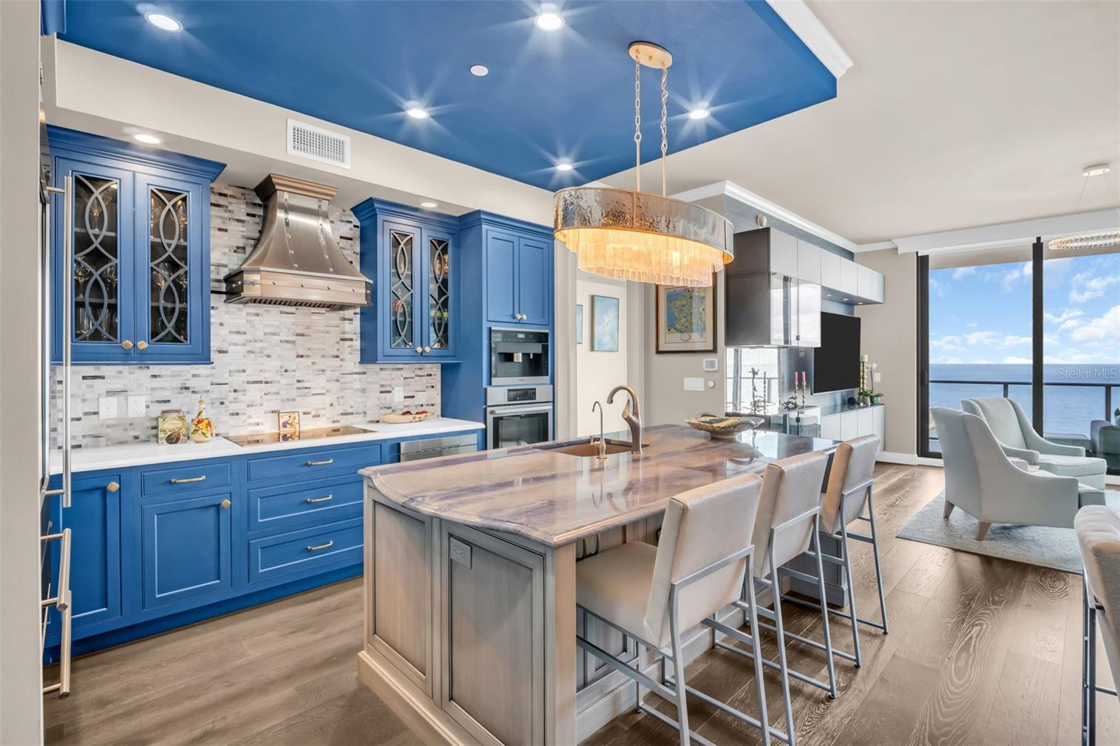 Listing photo id 1 for 100 1st Avenue N 3404