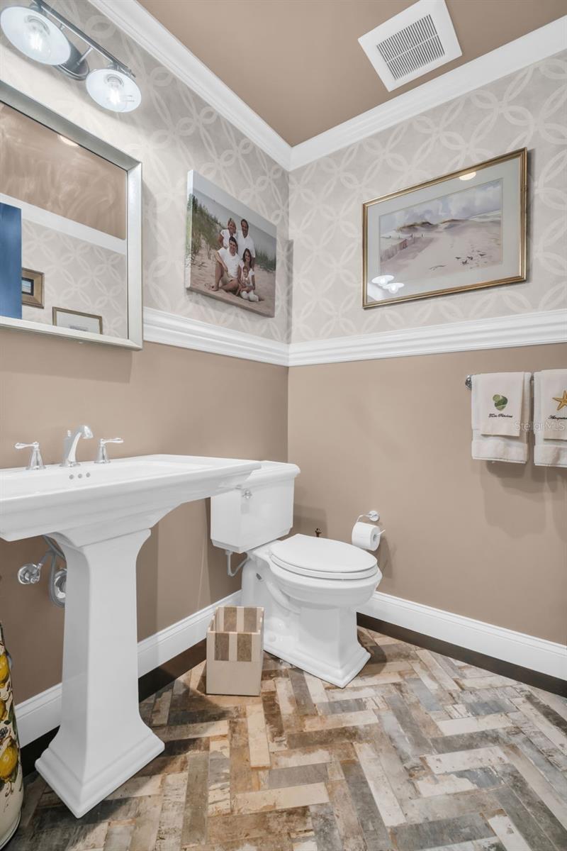 Listing photo id 32 for 100 1st Avenue N 3404