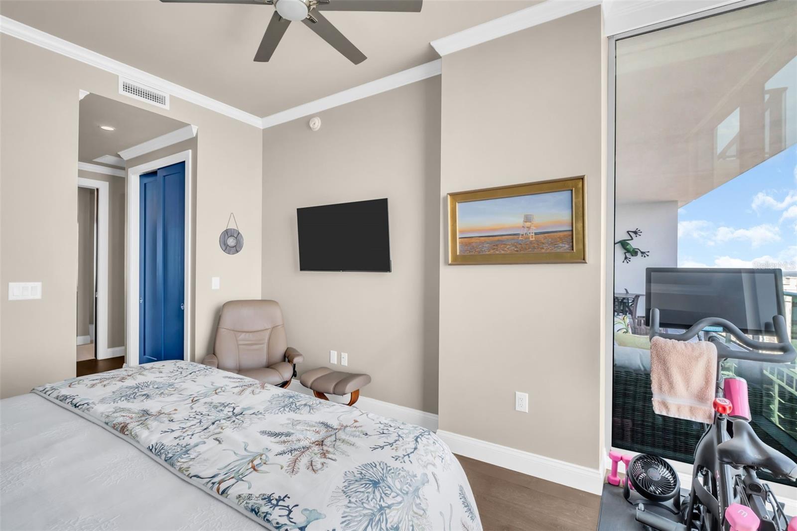 Listing photo id 34 for 100 1st Avenue N 3404