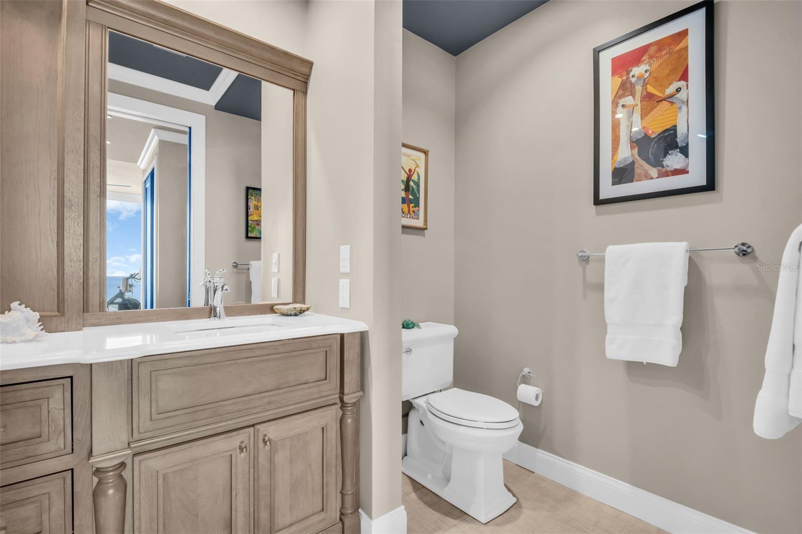 Listing photo id 37 for 100 1st Avenue N 3404