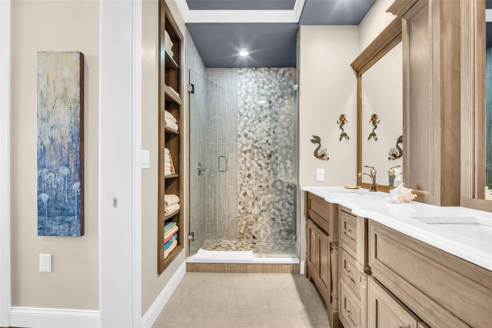 Listing photo id 38 for 100 1st Avenue N 3404