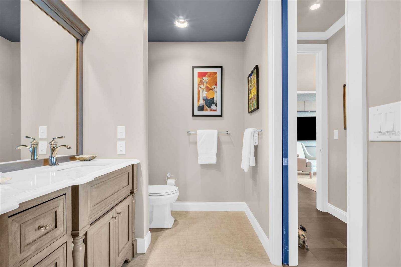 Listing photo id 39 for 100 1st Avenue N 3404