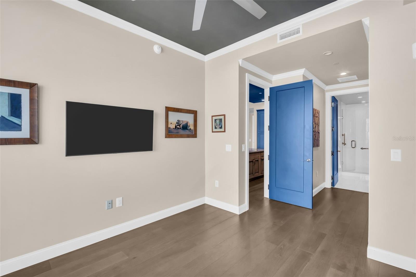 Listing photo id 44 for 100 1st Avenue N 3404