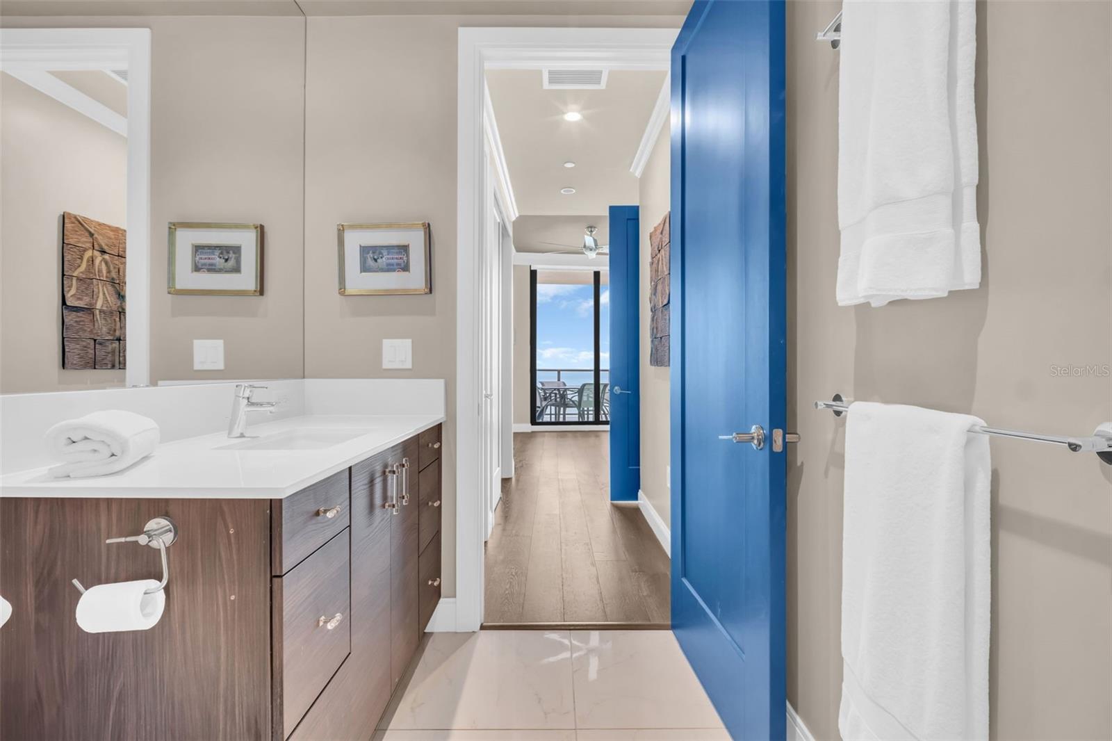 Listing photo id 47 for 100 1st Avenue N 3404