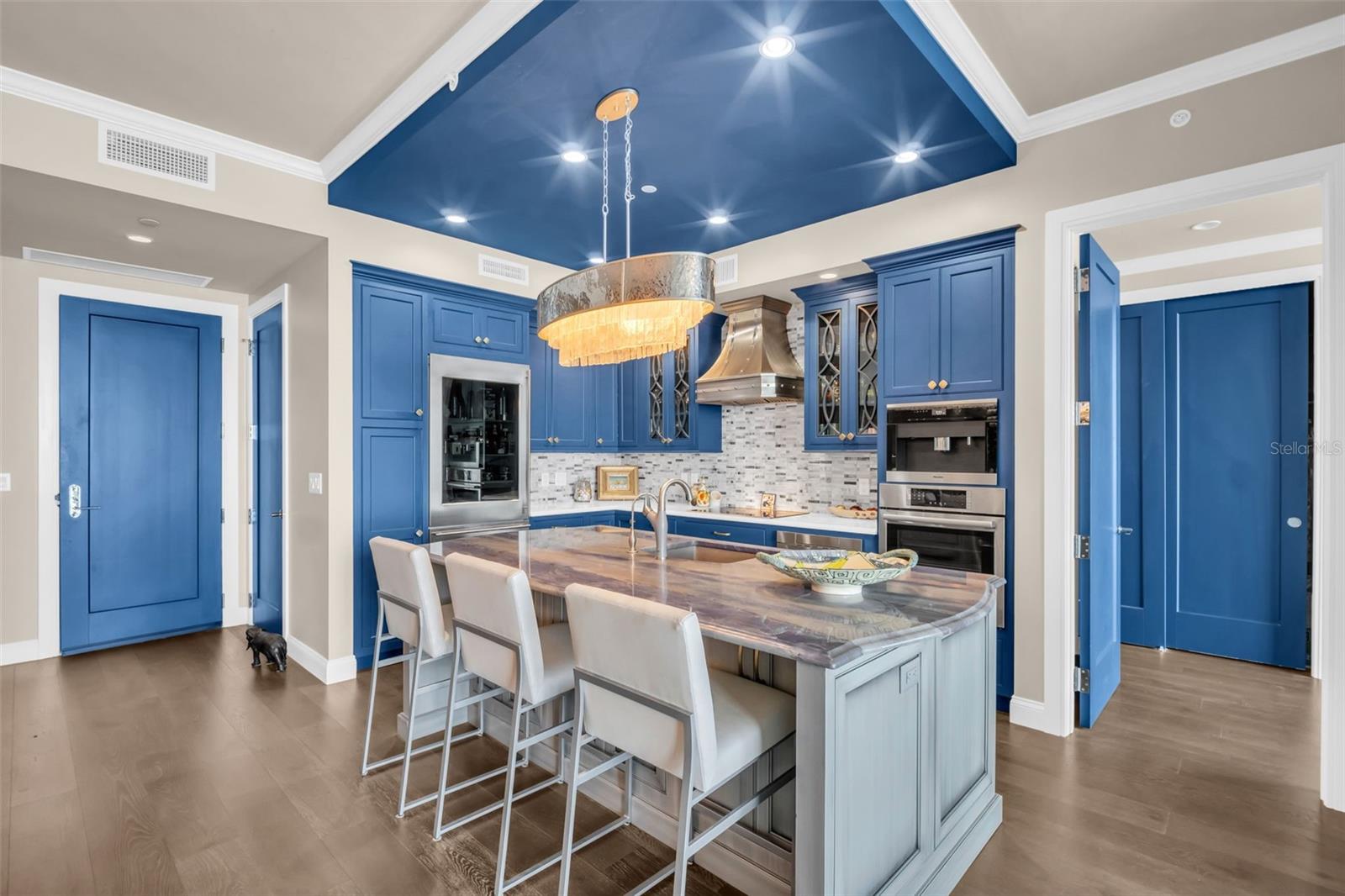 Listing photo id 4 for 100 1st Avenue N 3404