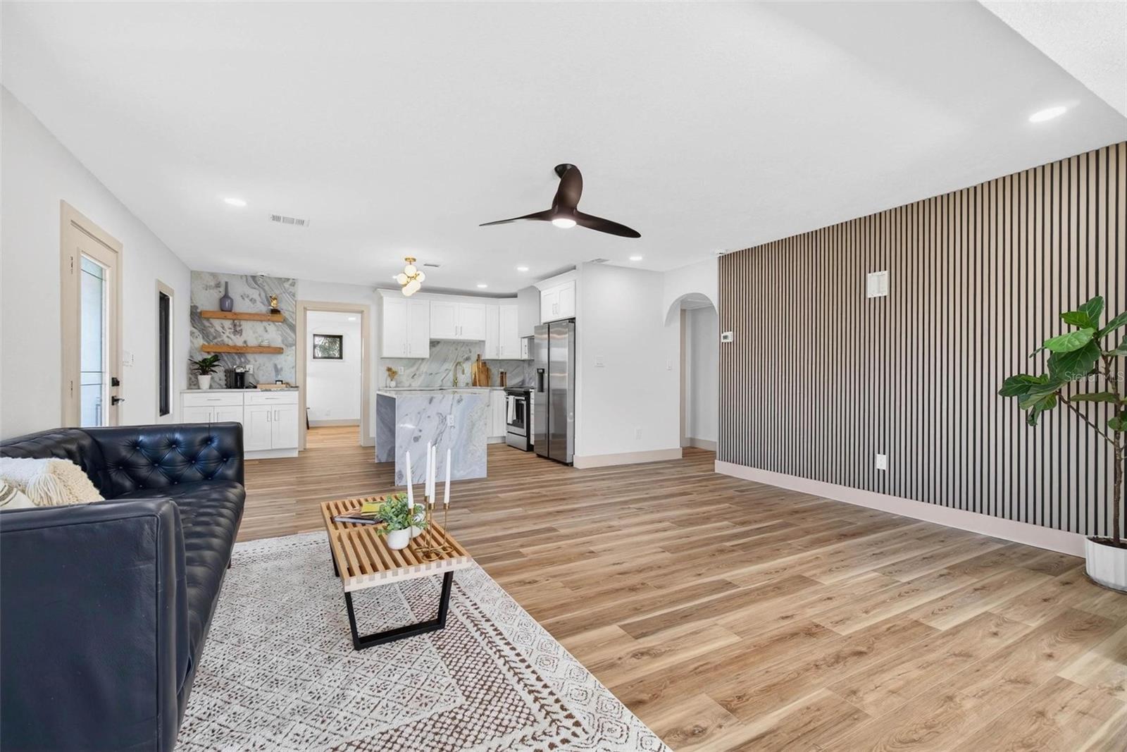 Image 11 of 41 For 203 Driftwood Drive W