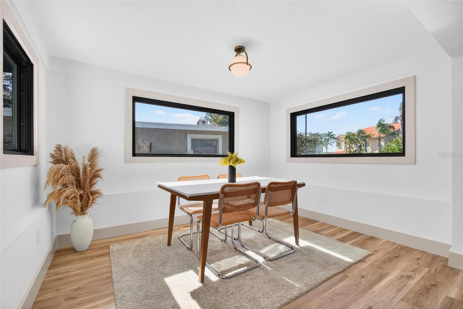 Image 14 of 41 For 203 Driftwood Drive W