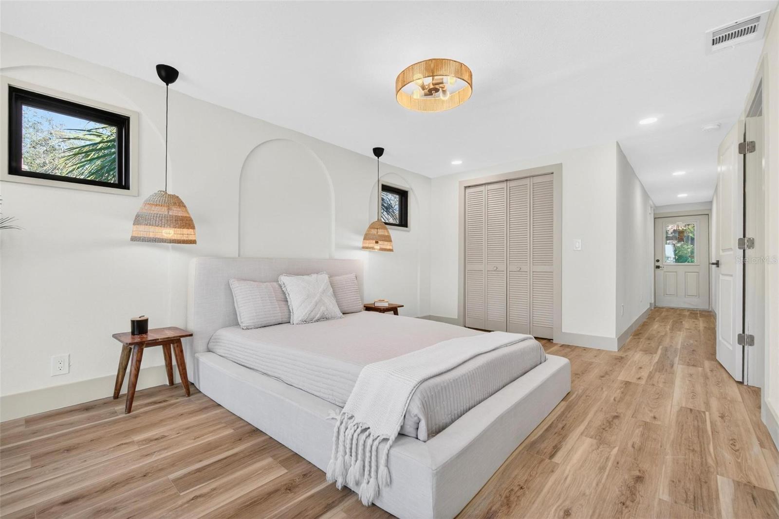 Image 15 of 41 For 203 Driftwood Drive W