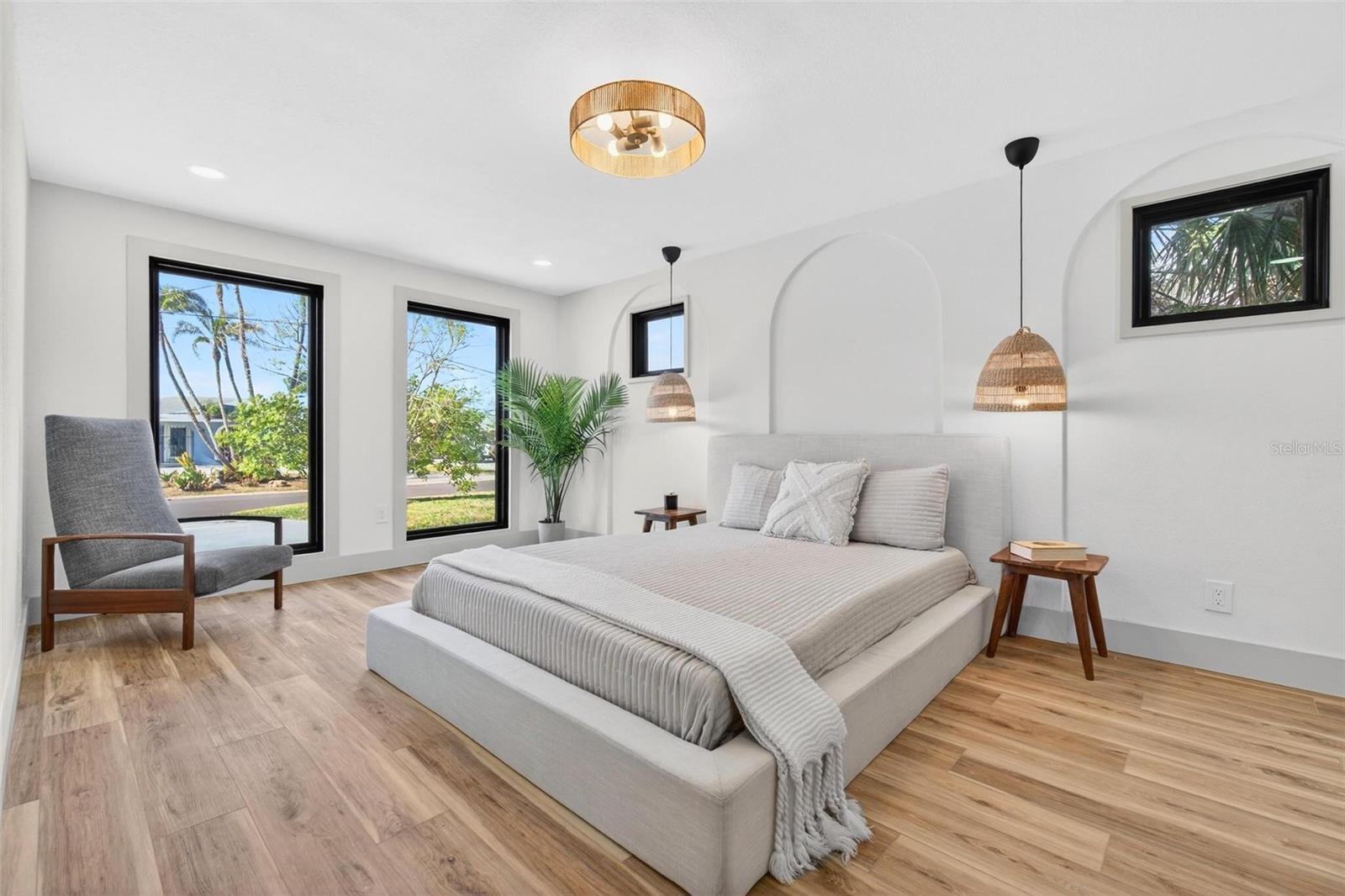 Image 17 of 41 For 203 Driftwood Drive W