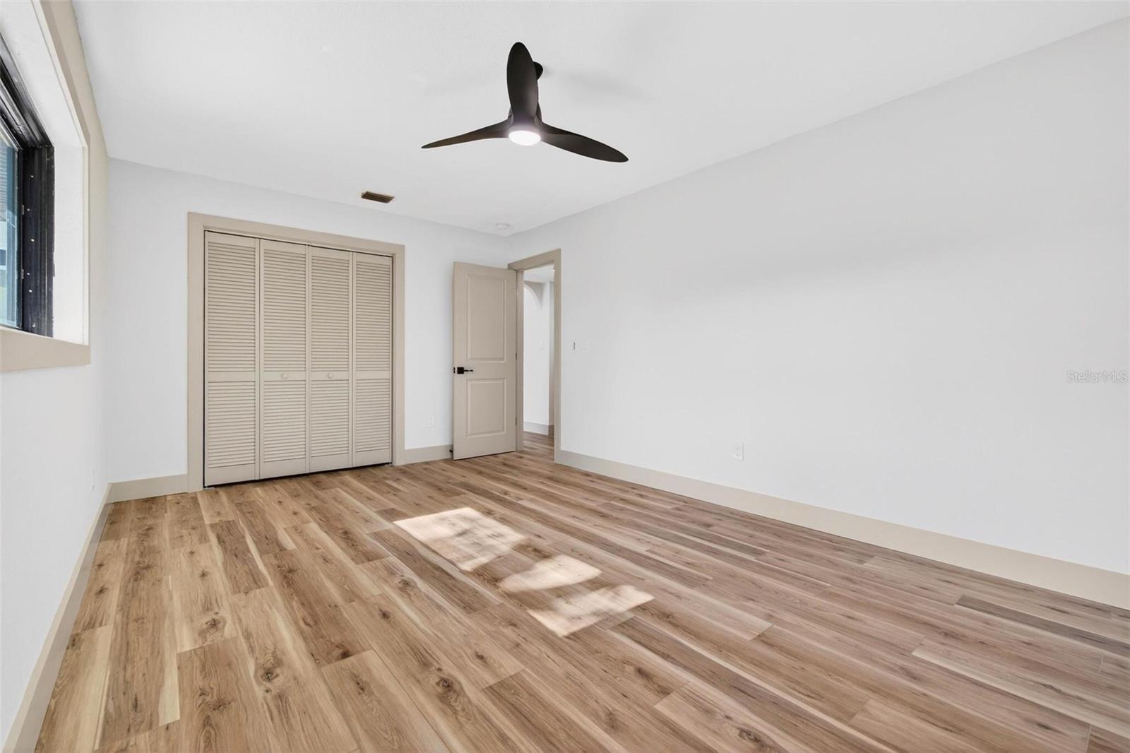 Image 21 of 41 For 203 Driftwood Drive W