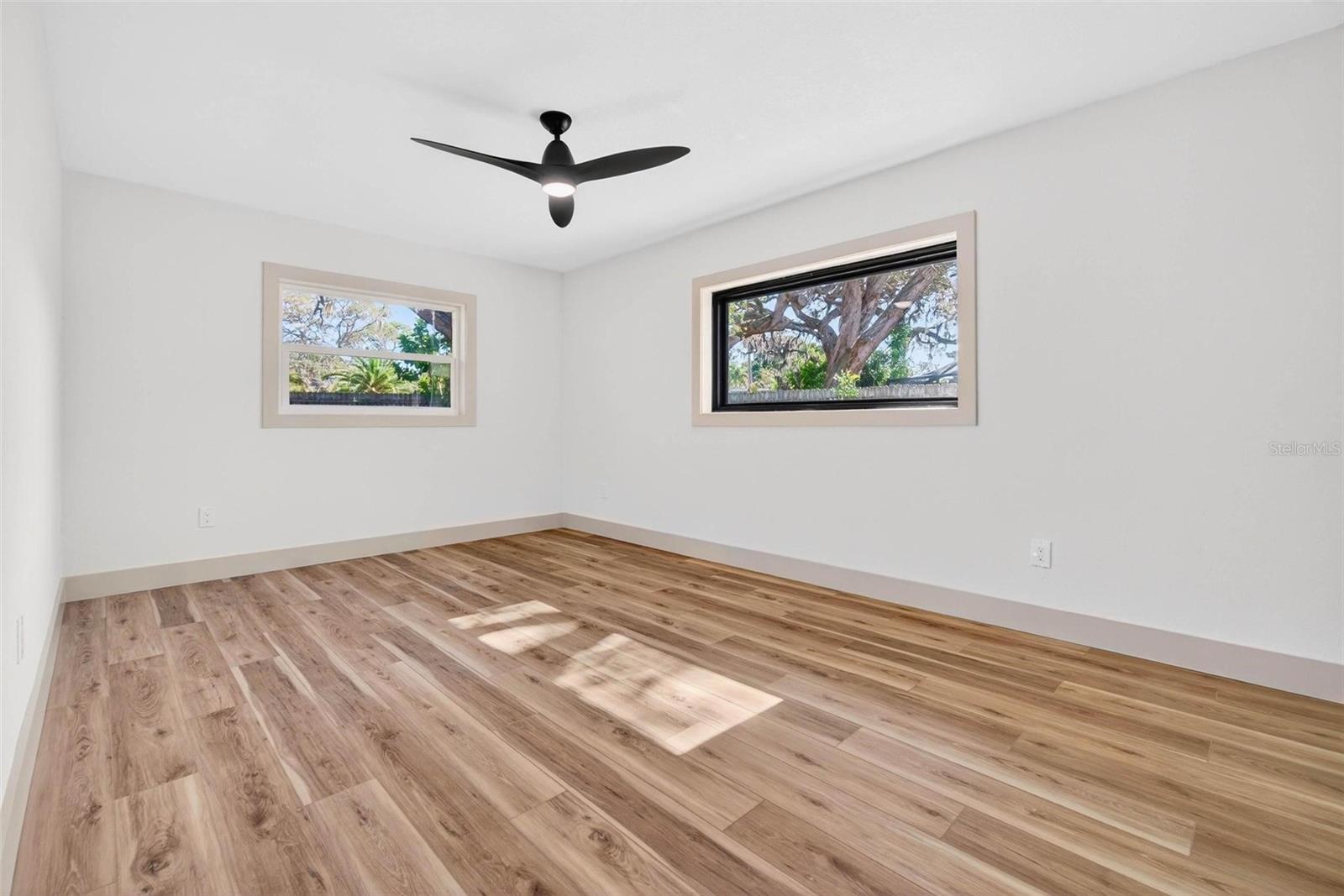 Image 22 of 41 For 203 Driftwood Drive W