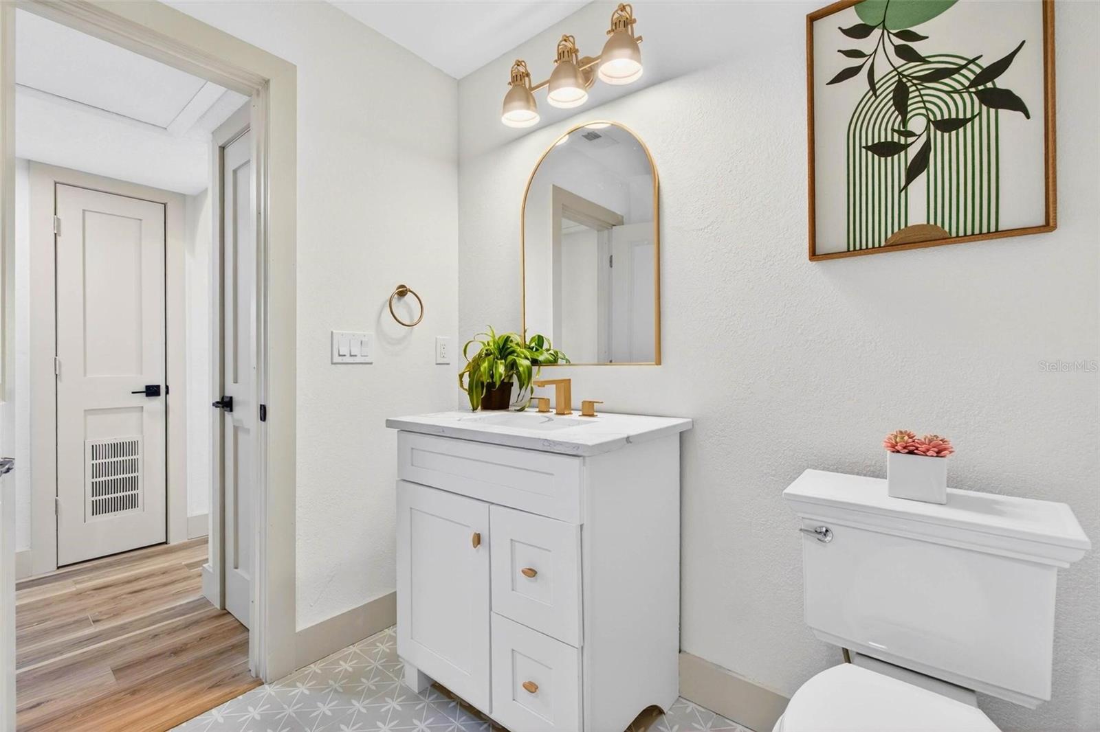 Image 23 of 41 For 203 Driftwood Drive W