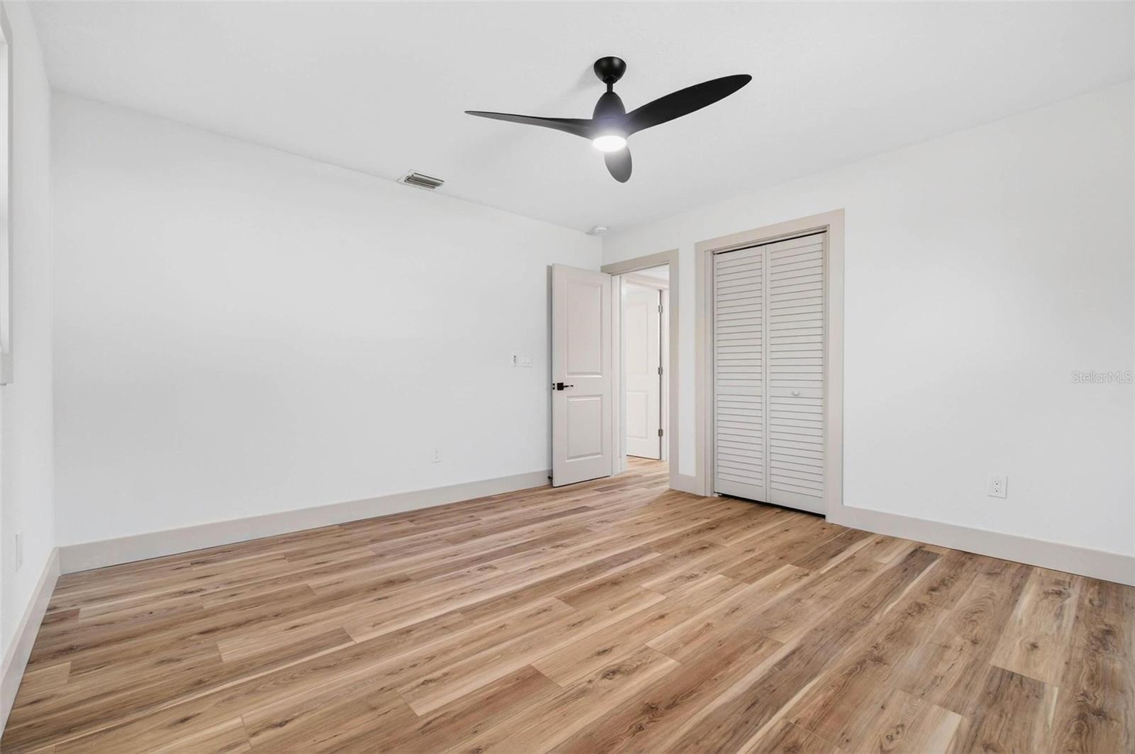 Image 27 of 41 For 203 Driftwood Drive W