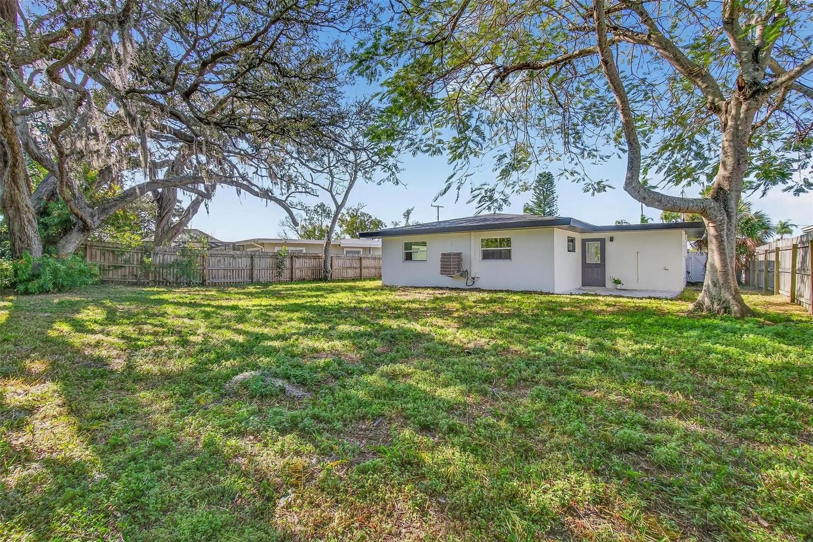 Image 28 of 41 For 203 Driftwood Drive W