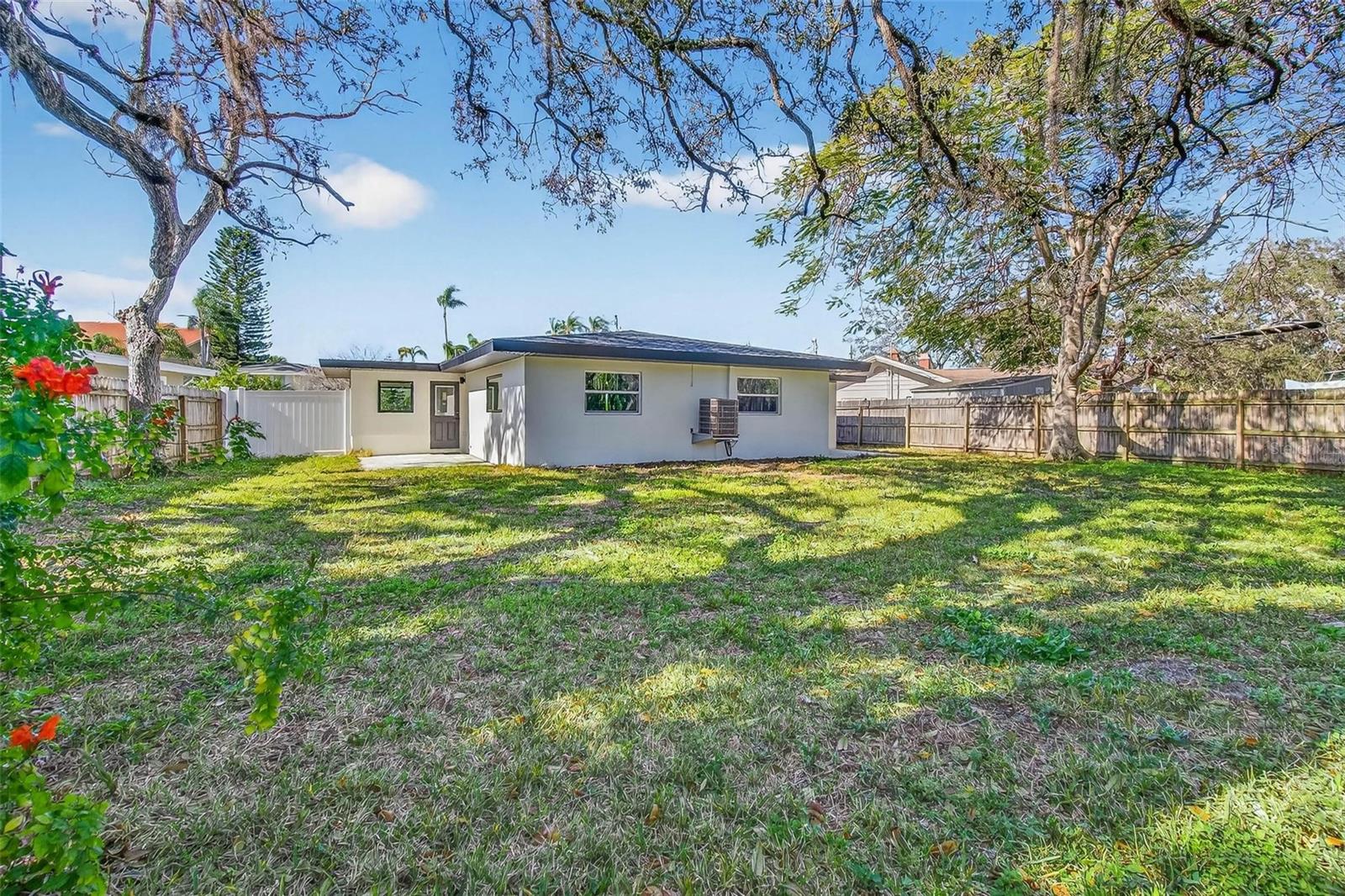 Image 29 of 41 For 203 Driftwood Drive W