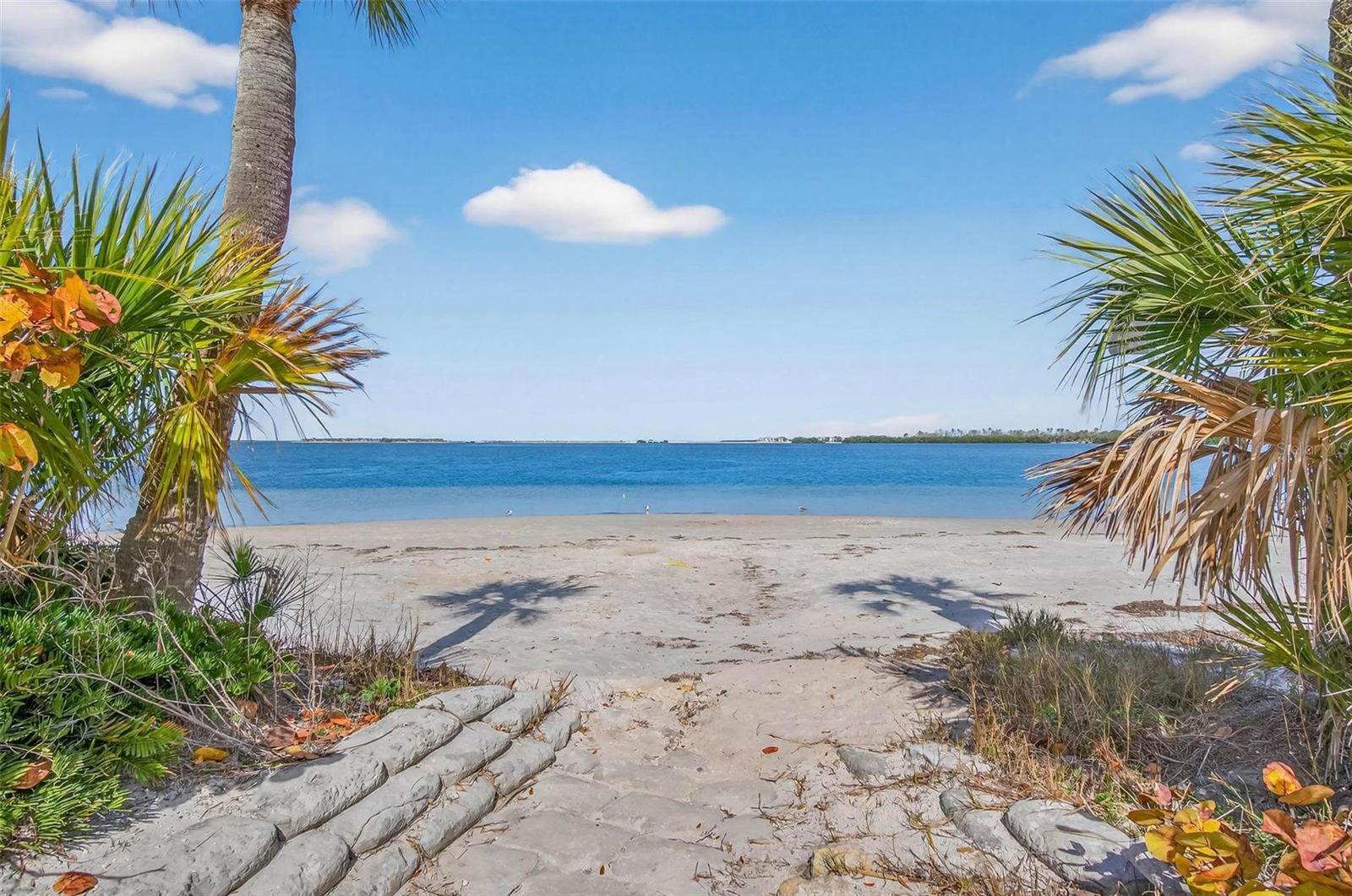 Image 33 of 41 For 203 Driftwood Drive W