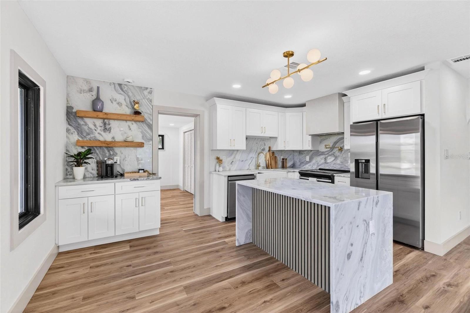 Image 6 of 41 For 203 Driftwood Drive W