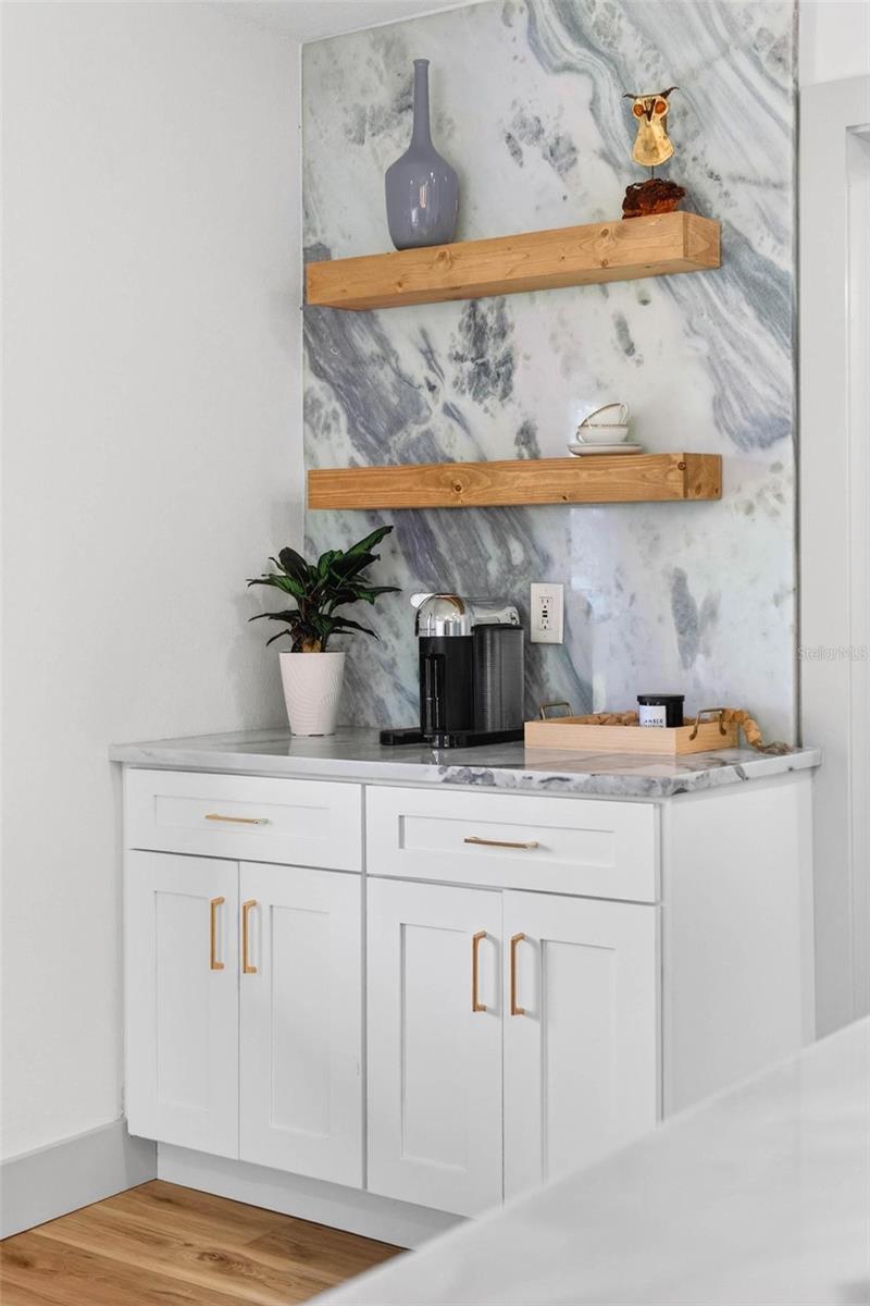 Image 7 of 41 For 203 Driftwood Drive W