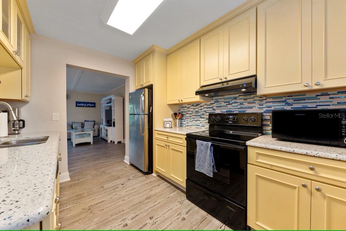 Image 12 of 25 For 19823 Gulf Boulevard 42