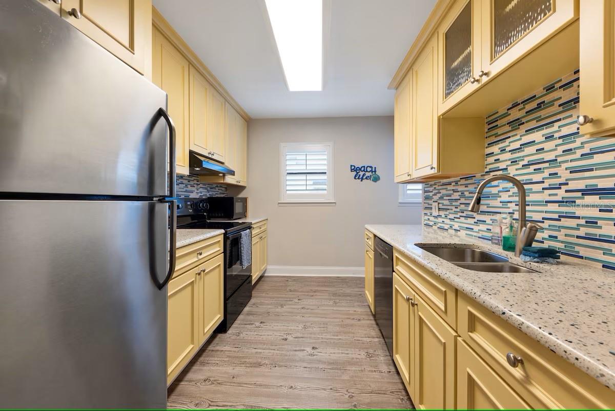 Image 13 of 25 For 19823 Gulf Boulevard 42