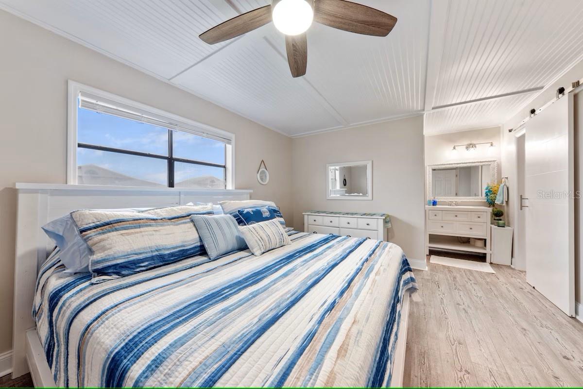 Image 16 of 25 For 19823 Gulf Boulevard 42