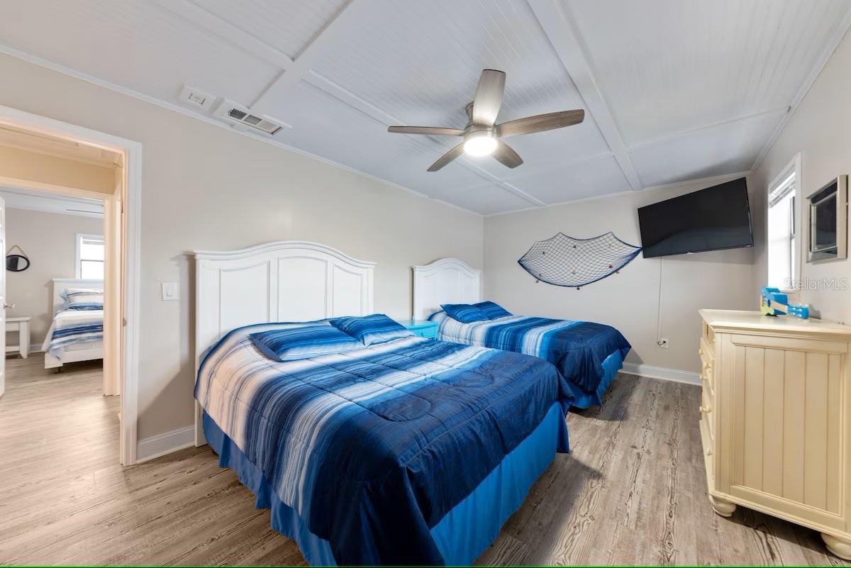 Image 19 of 25 For 19823 Gulf Boulevard 42