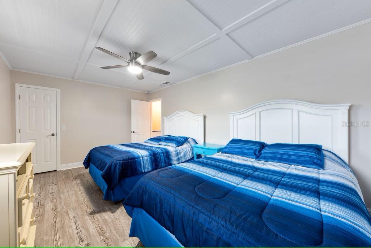 Image 20 of 25 For 19823 Gulf Boulevard 42