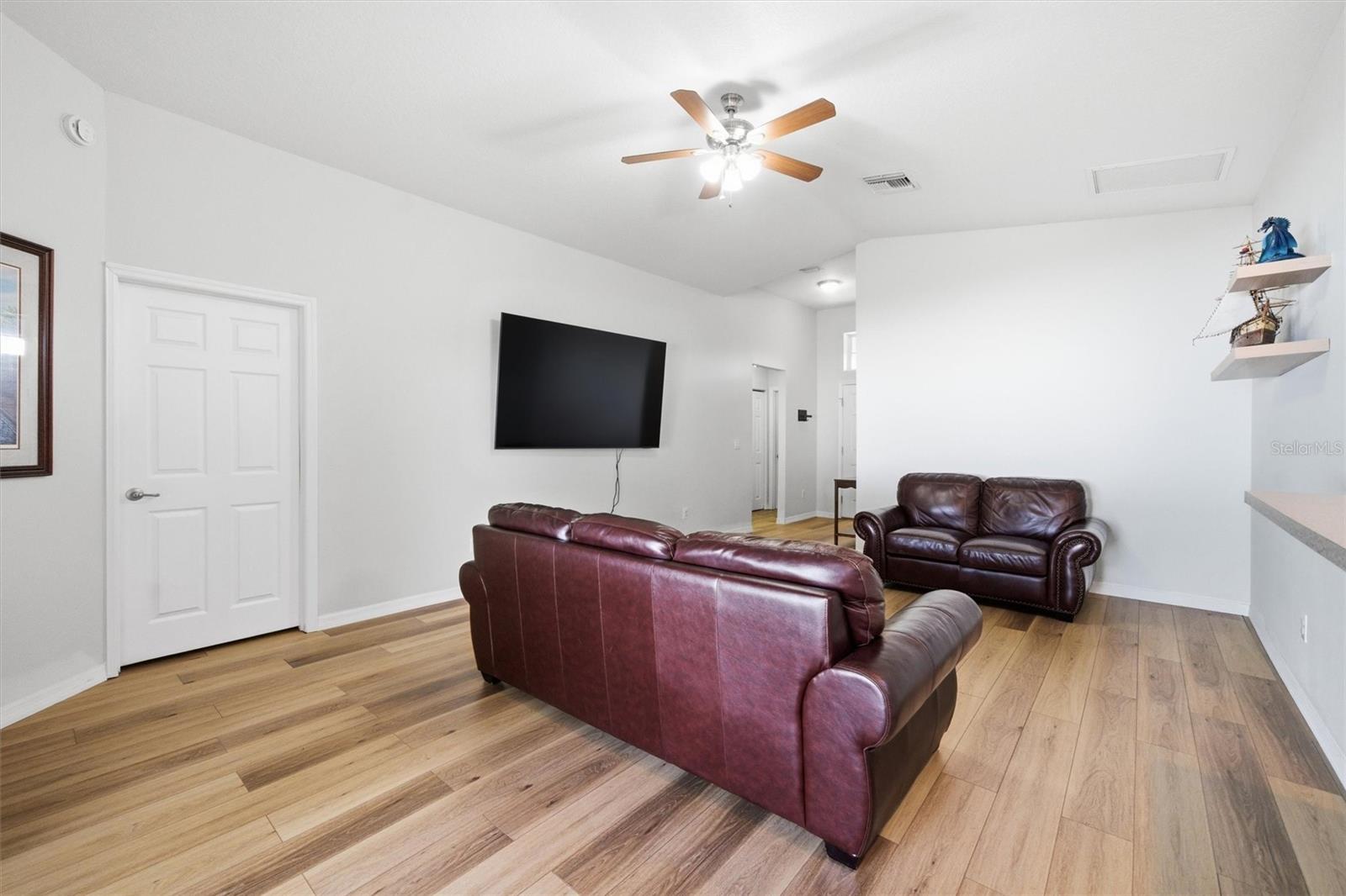 Image 13 of 37 For 37142 Highland Bluff Circle