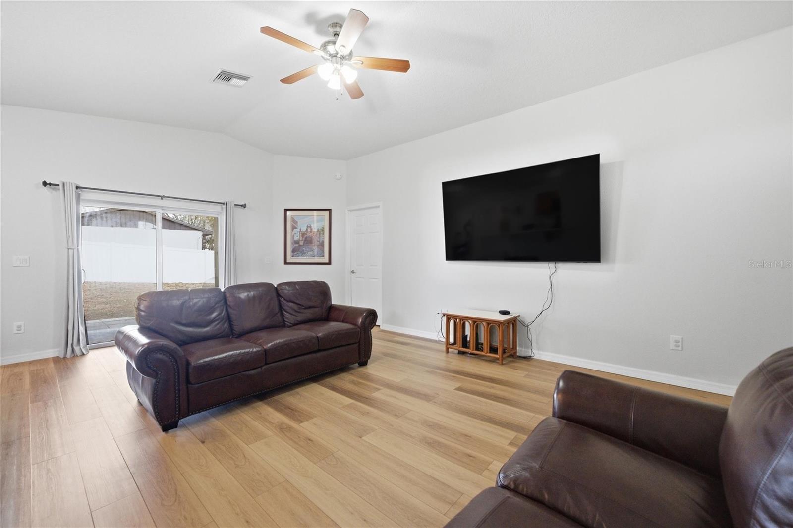 Image 14 of 37 For 37142 Highland Bluff Circle