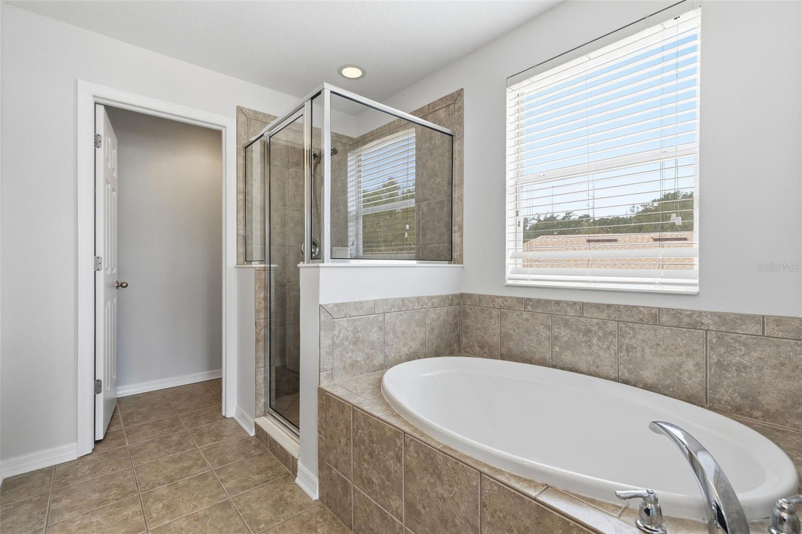 Image 18 of 32 For 17423 New Cross Circle