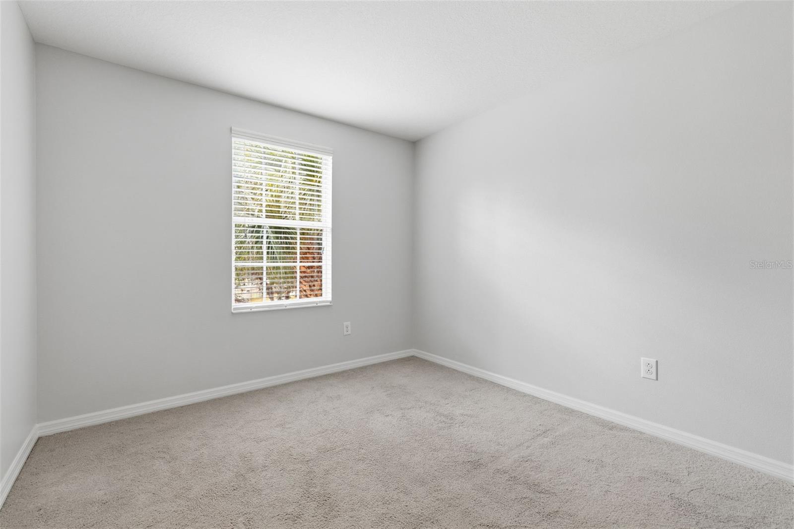 Image 20 of 32 For 17423 New Cross Circle