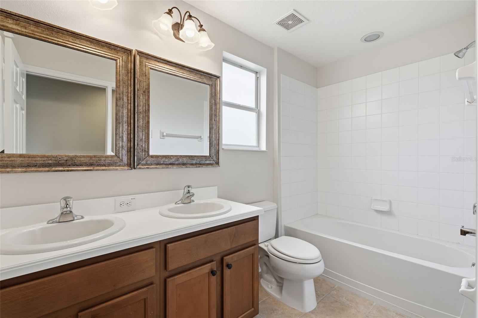 Image 23 of 32 For 17423 New Cross Circle