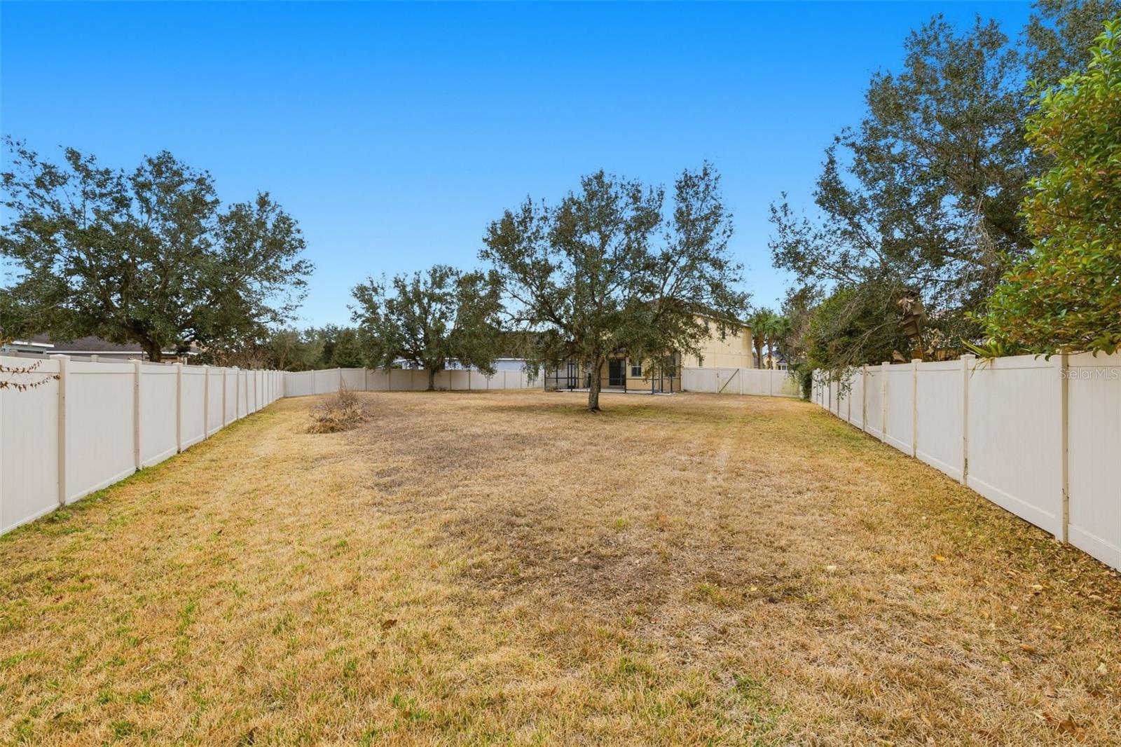 Image 29 of 32 For 17423 New Cross Circle