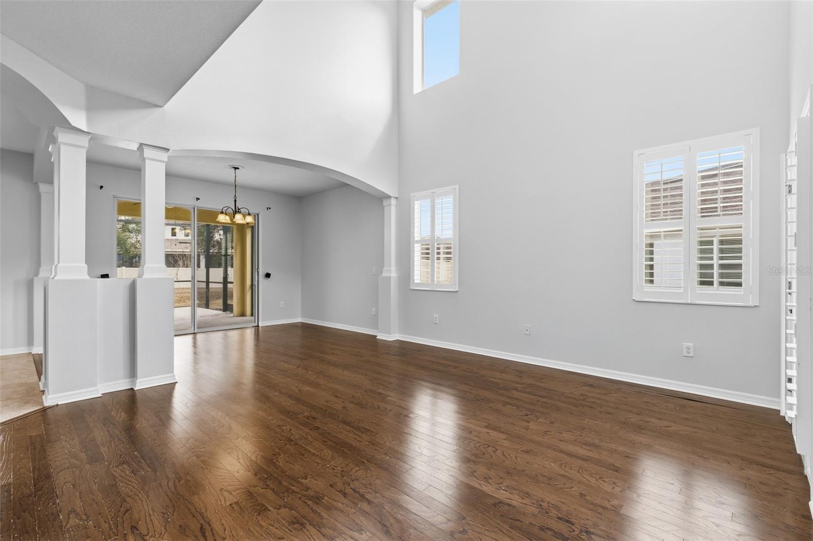 Image 4 of 32 For 17423 New Cross Circle