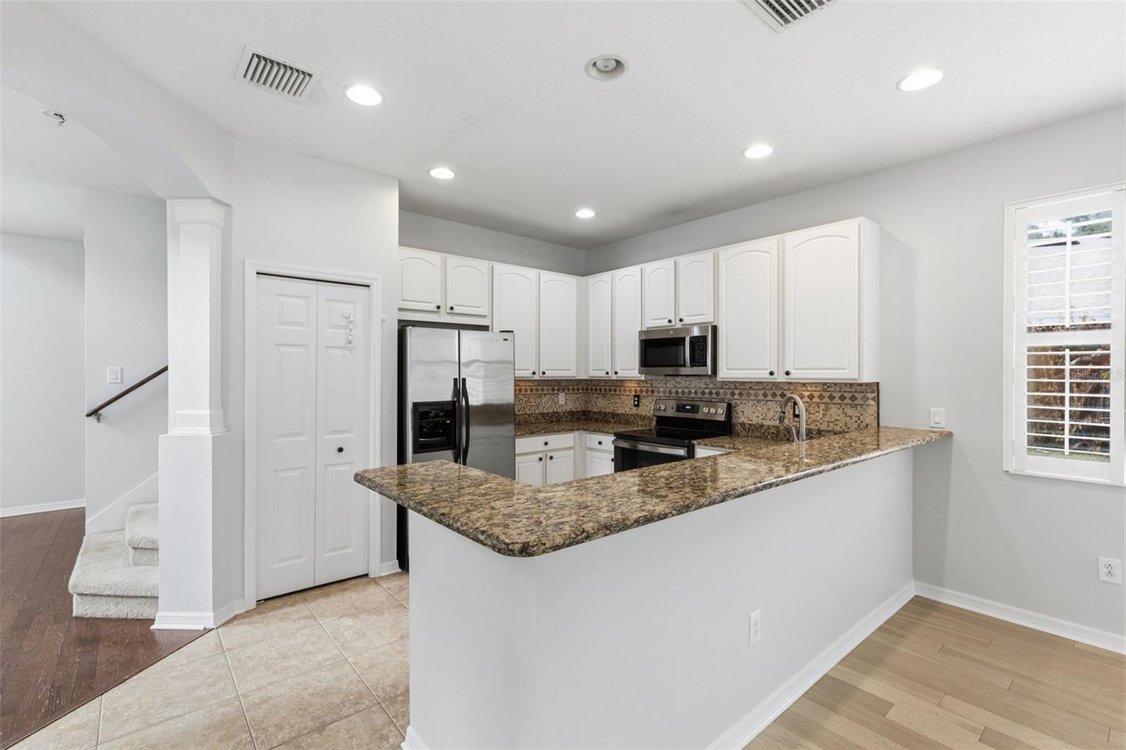 Image 9 of 32 For 17423 New Cross Circle