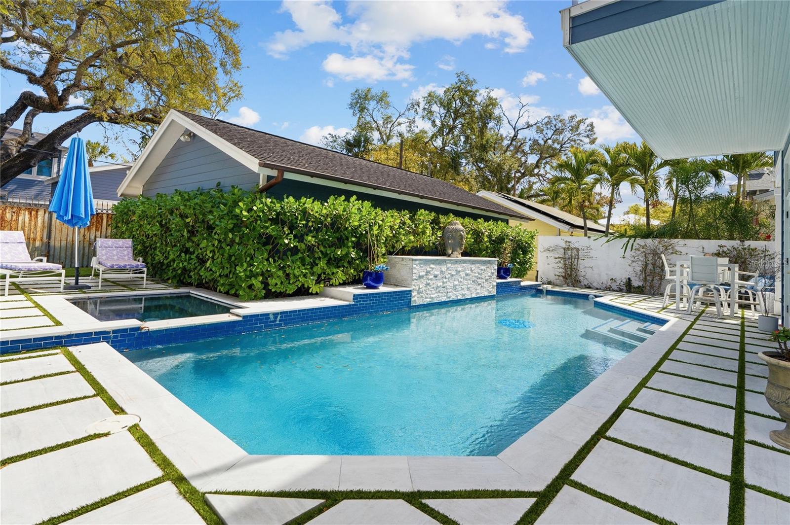 Image 18 of 45 For 824 Rome Avenue